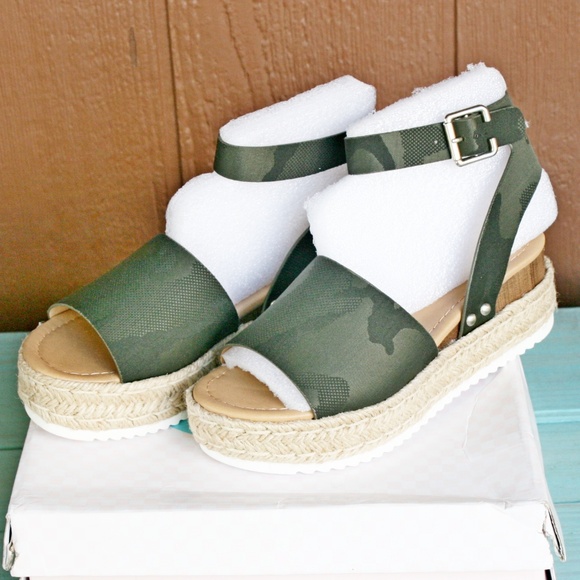 Soda Shoes - SODA Topic Sandals Espadrille Size 6.5 Camo Print